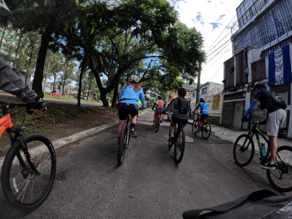 Descubre el Mundo Maya: Alquiler de Bicicleta