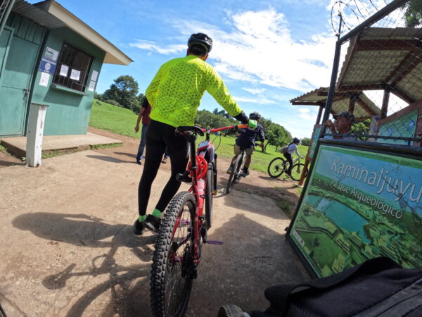Descubre el Mundo Maya: Bicicleta Propia